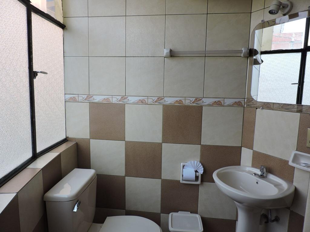 Isabela Hotel Suite ลาปาซ ภายนอก รูปภาพ